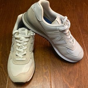 Mens size 10 new balance shoes light gray 574 classic
